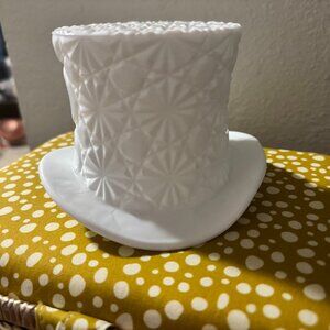🎩 Vintage Fenton Milk Glass Top Hat Toothpick Holder – Classic Elegance! 🤍